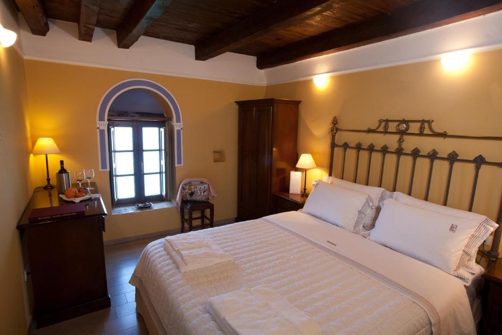 Mavromichalai Hotel Liménion Quarto foto